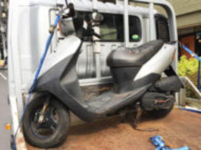 江戸川区で原付バイクのスズキ レッツ2(シルバー)の引き取り処分と廃車を無料で行いました！