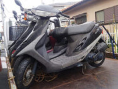 草加市松原の原付バイク ホンダ スーパーDio(A-AF27) 黒色を無料で引き取り処分と廃車
