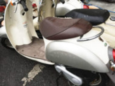 立川市で原付バイクのホンダ クレアスクーピー シルバー&ホワイトを無料引き取り処分と廃車手続き代行