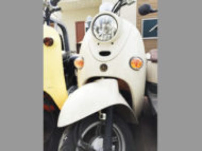 渋谷区にて原付バイクのヤマハ ビーノ4スト 白の引き取りと処分を無料で行いました！