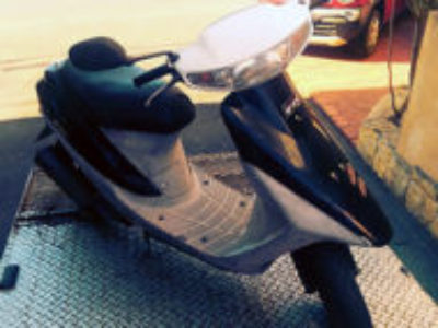 草加市北谷で原付バイクのホンダ スーパーDio(ブラック/一部ホワイト)を無料で引き取り処分