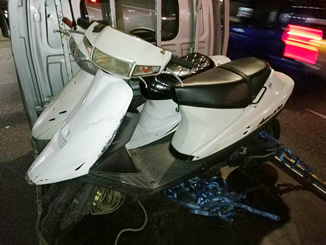 草加市谷塚で無料で引き取り処分をした原付バイクのスズキ アドレスV100のホワイト