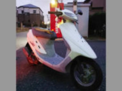 越谷市蒲生で原付バイクのホンダ スーパーDio ホワイト オイルカバー欠品を無料で引き取り