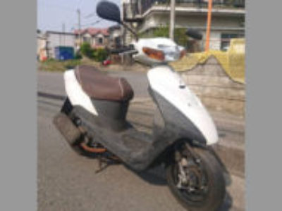 神奈川県厚木市妻田北で原付バイクのスズキ レッツ2 ホワイトを無料引き取り処分と廃車代行