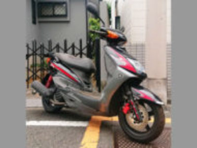 杉並区松ノ木で原付バイクのヤマハ シグナスX SRの引き取り処分と廃車を無料で行いました！