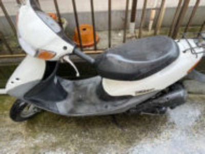 足立区柳原で原付バイクのライブDio J シャスタホワイトを無料で引き取り処分と廃車！