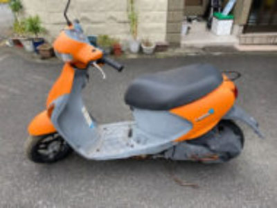 川口市で原付バイクのスズキ レッツ4 ネーブルオレンジを無料で引き取り処分と廃車手続き代行
