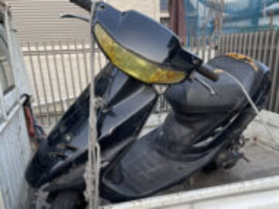 川口市領家で原付バイク ホンダ スーパーDio(シート破れ、破損大)を引き取りと処分しました