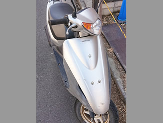 東京都江戸川区で無料で引き取りと処分をした原付バイク スマートDio クリアシルバーメタリック