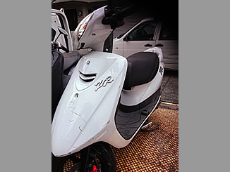 相模原市で無料で引き取り処分と廃車をした原付バイク JOG ZR(JBH-SA39J) ブルーイッシュホワイトカクテル1